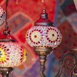 » قطر » ۱۰ سوغات قطر از شیرینی خرما تا رنگین‌کمان شال‌های پشمی