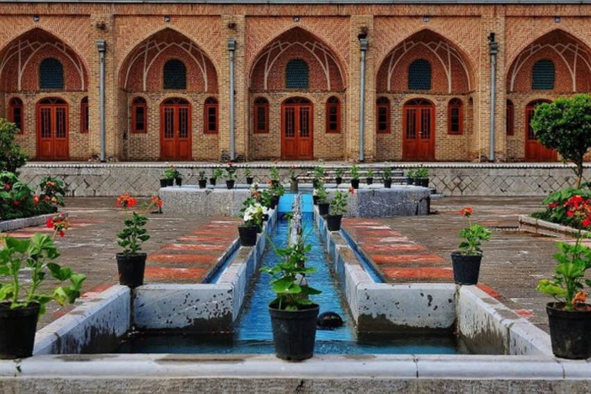 ۴ کاروان‌سرای خانات