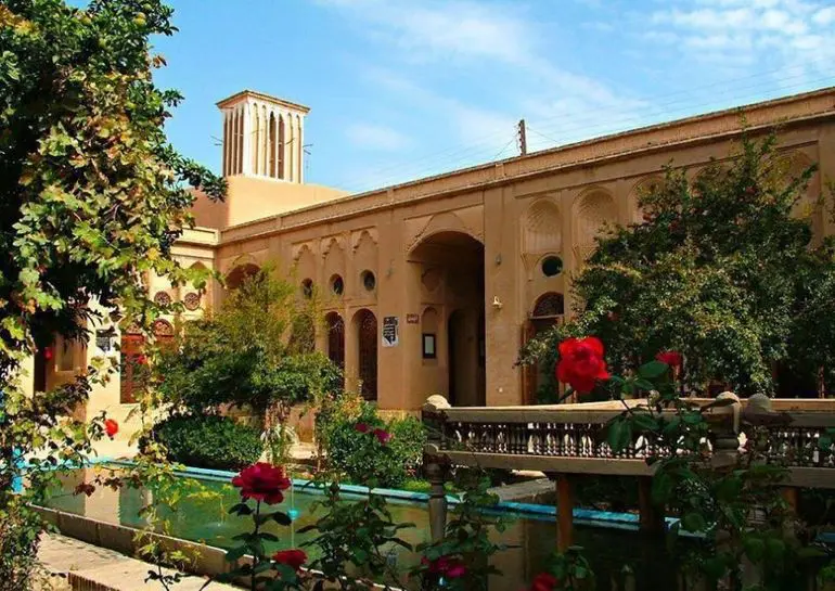 معرفی کلی خانه لاری ها؛ نگین قاجاری یزد