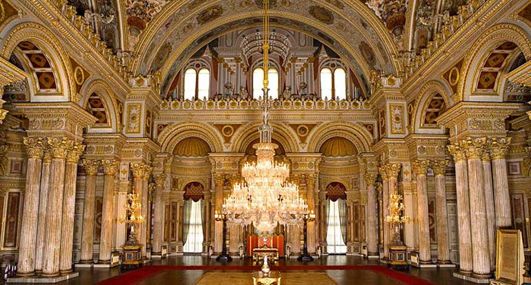 اتاق دبیرخانه در کاخ دولما باغچه