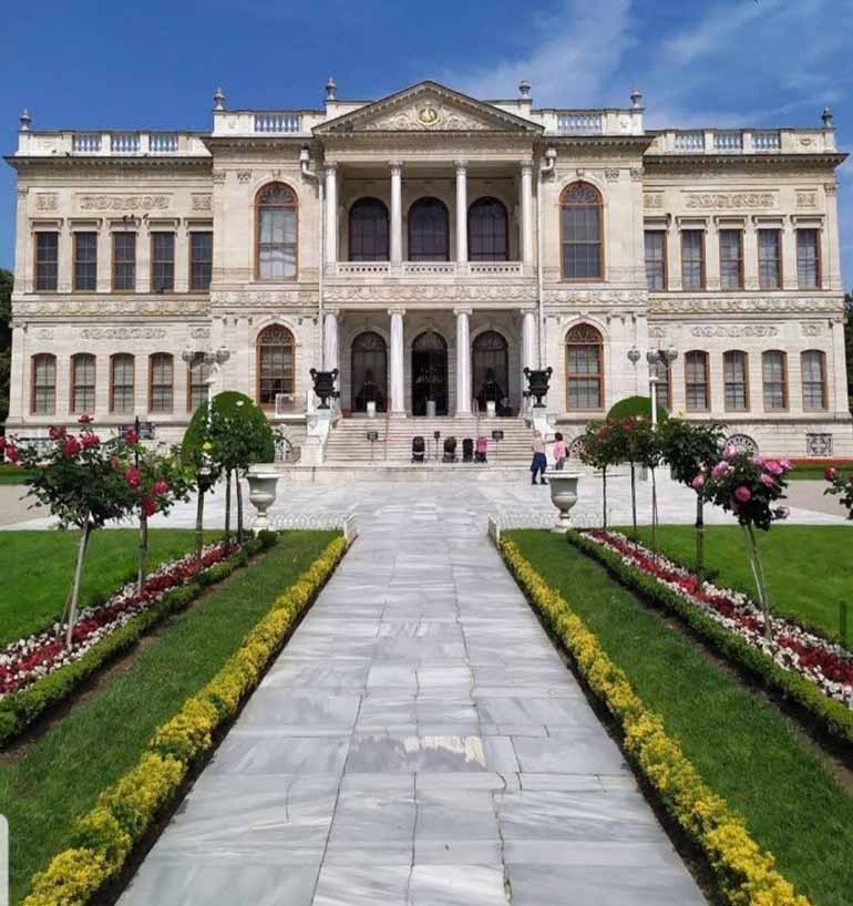 معماری کاخ دولما باغچه.