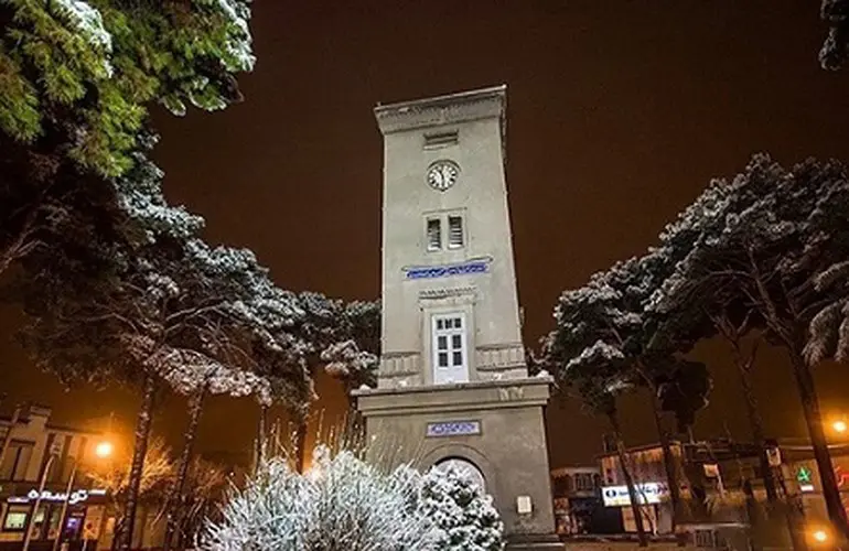 میدان ساعت یزد فرقی با ساعت مارکار یزد دارد؟