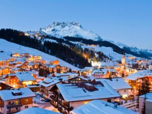 پیست اسکی لخ زورس مشهورترین تفرجگاه زمستانی اتریش