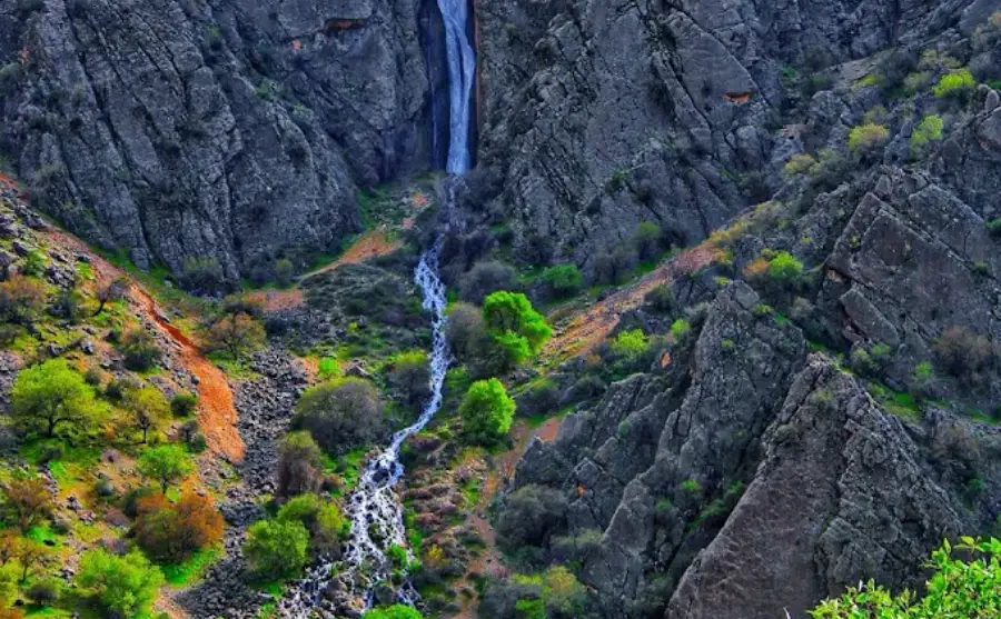 – آبشار دره عشق؛ تلاقی افسانه و طبیعت