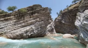 تنگه هلت لرستان؛ تماشای هم‌نشینی سنگ و آب